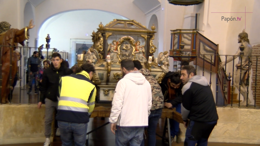 El Santo Sepulcro y el Cristo Crucificado ya descansan en el Santuario de la Peregrina