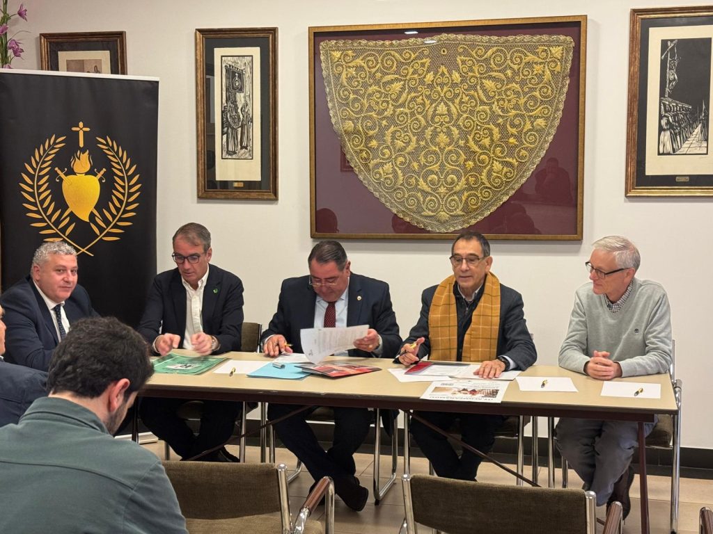 La Cofradía de Angustias y Soledad firma un convenio con el Banco de Voluntariado para reforzar la acción social en León